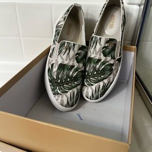 Womens Tropical Keaton slip on size 9